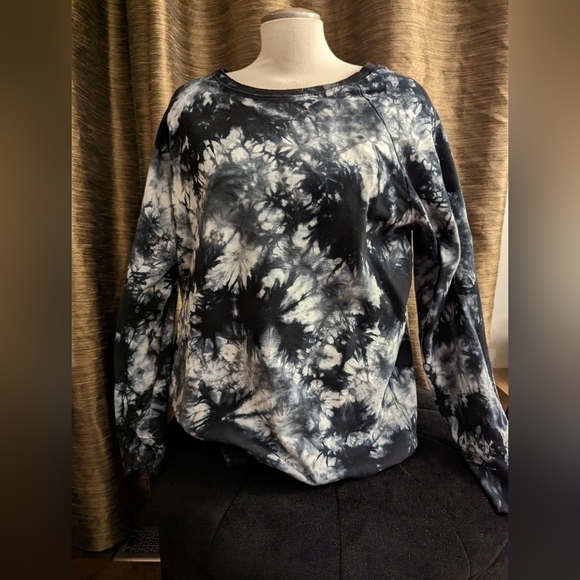 Torrid Long Sleeve, tie dye,  Sweatshirt, Cotton, black & white Sz 1x - Picture 1 of 8